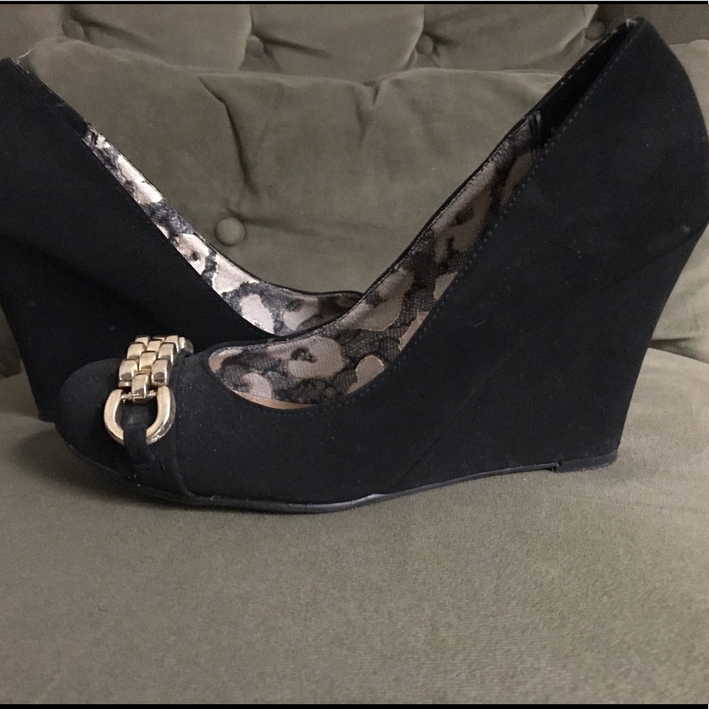 Report 7.5 suede wedges
